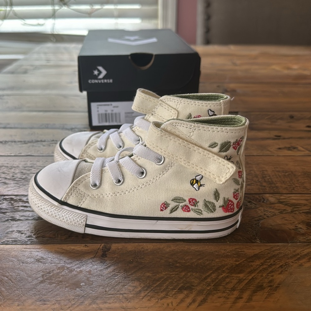 Girls high top embroidered converse with bugs and strawberries size 8 - Picture 3 of 7